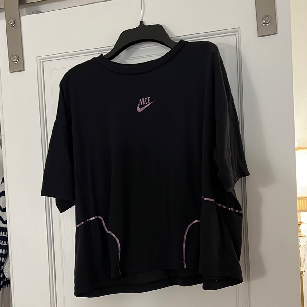 Nike Cropped Tee in Black